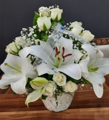 Lilyum Beyaz Gül Tasarım Çiçek Aranjmanı