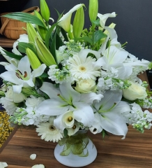 Beyaz Lilyum Karışık Çiçek Aranjman