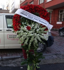 Kırmızı Beyaz Çiçek Cenaze Çelengi